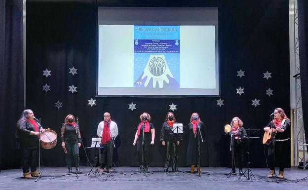 Imagen principal - Gran acogida en el Recital de Villancicos Solidarios