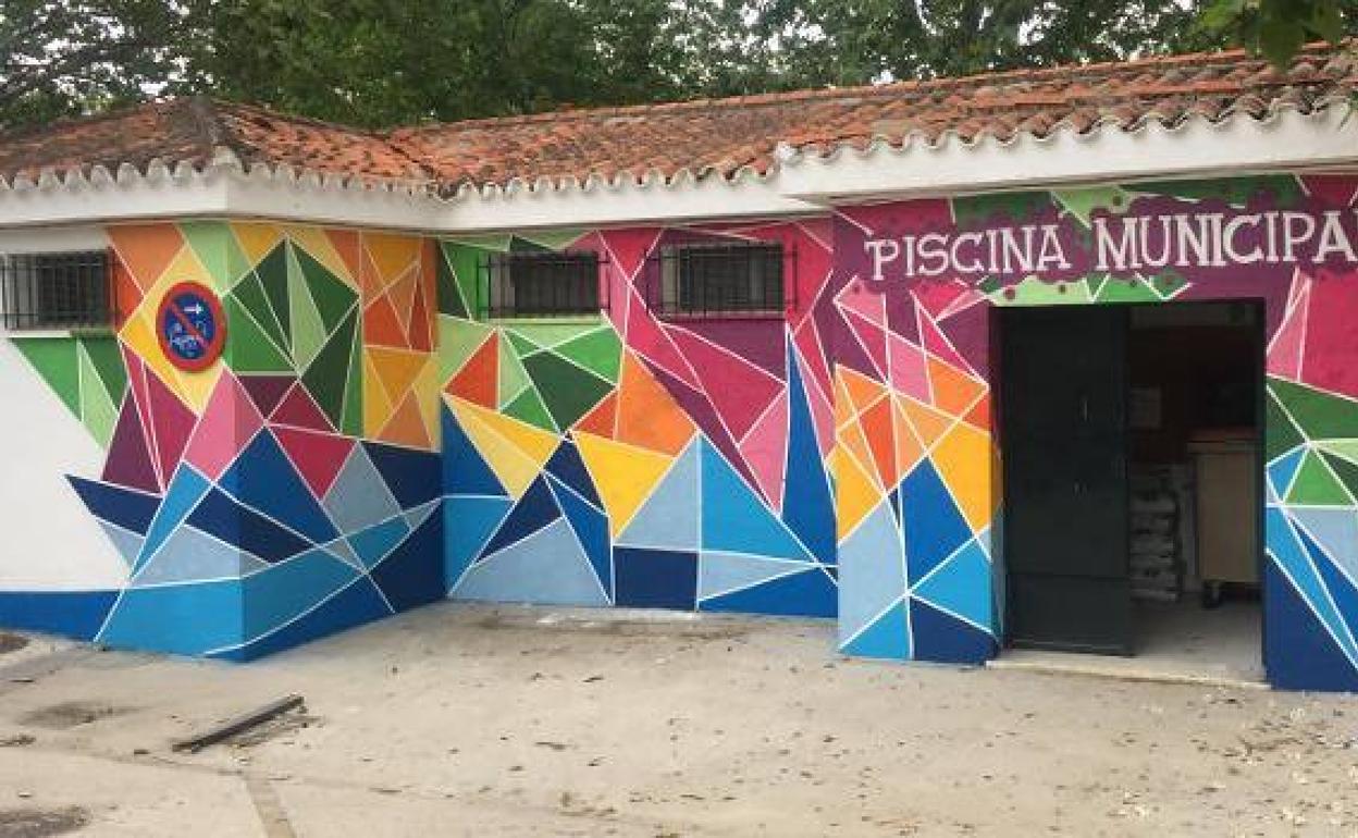 Entrada de la Piscina Municipal de Malpartida de Cáceres. 