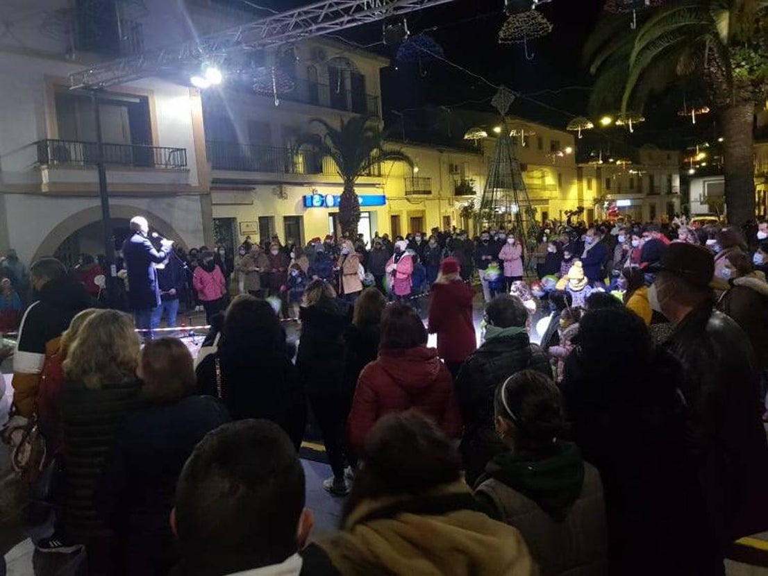 Alfredo Aguilera, alcalde de Malpartida de Cáceres, dio la bienvenida a la Navidad. 