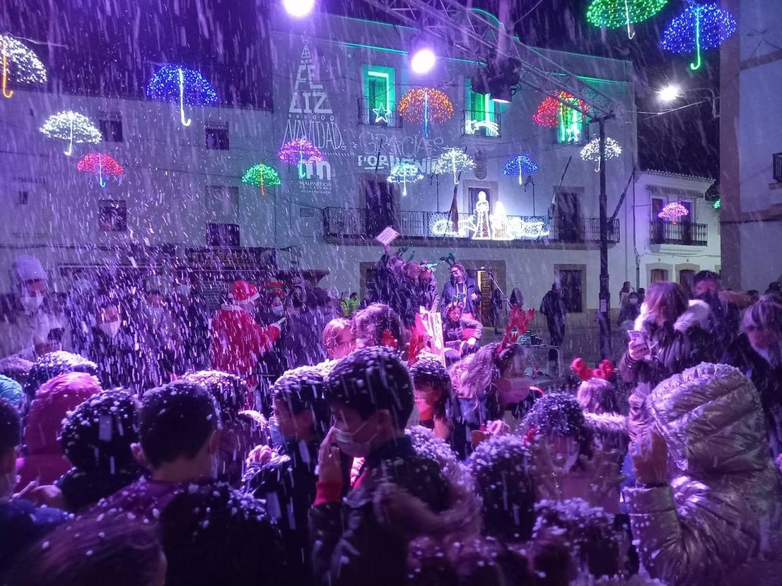 Un arco de nieve terminó de componer la estampa navideña.