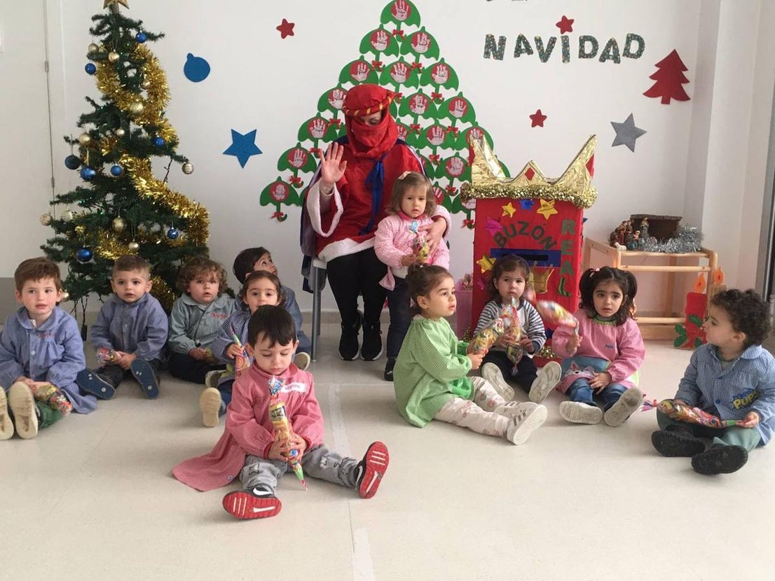 Un paje real visitó la Escuela de Educación Infantil.