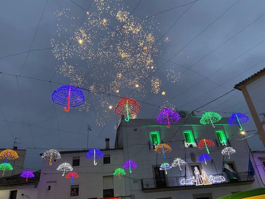 Fuegos artificiales durante la Cabalgata de Reyes Magos.