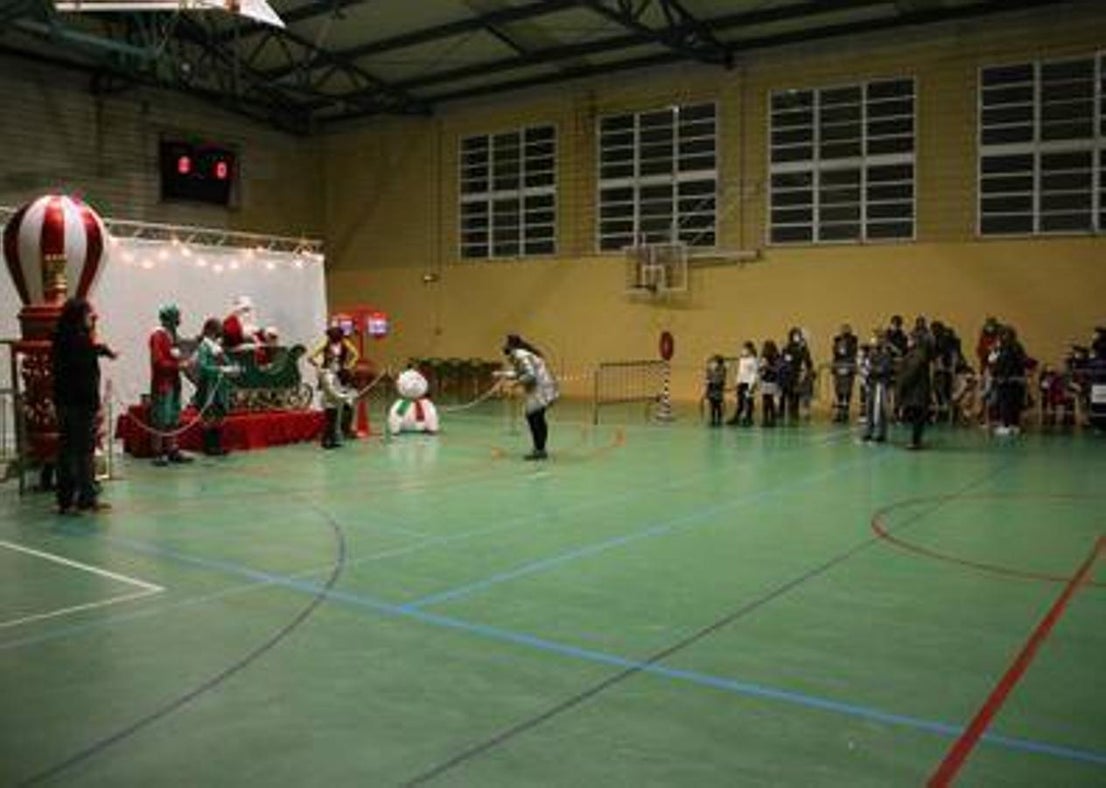 Muchos niños se acercaron para saludar a Papá Noel.