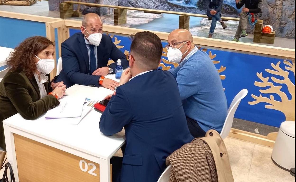Una de las reuniones de trabajo mantenidas en FITUR. 