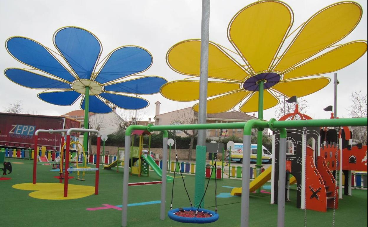 Toldos flor del Parque de la Nora.