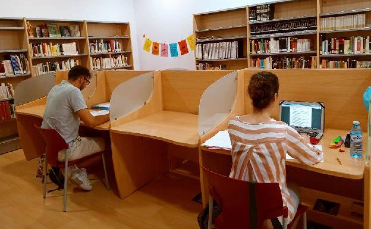 Puestos de estudio. Imagen de archivo. 