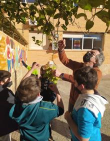 Imagen secundaria 2 - El Centro de Interpretación organiza talleres y actividades para celebrar la Semana de Extremadura en la Escuela con el CEIP Moctezuma