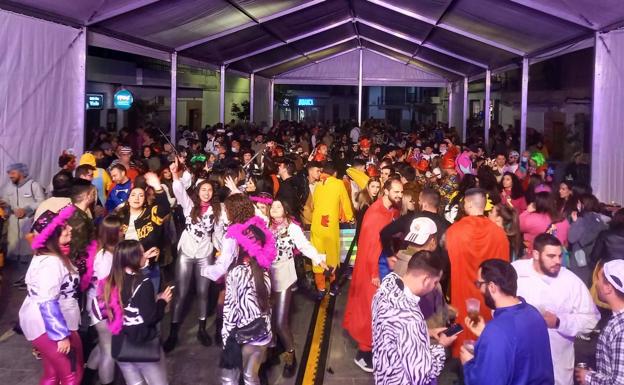 Imagen principal - Baile de carnaval. 