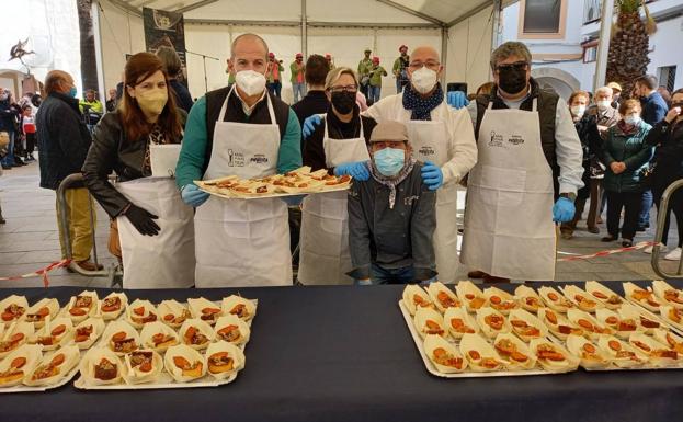 Imagen principal - Malpartida de Cáceres disfrutó de su Domingo Gordo