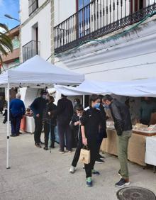 Imagen secundaria 2 - Gran ambiente en el Mercado Extremeño Artesano. 