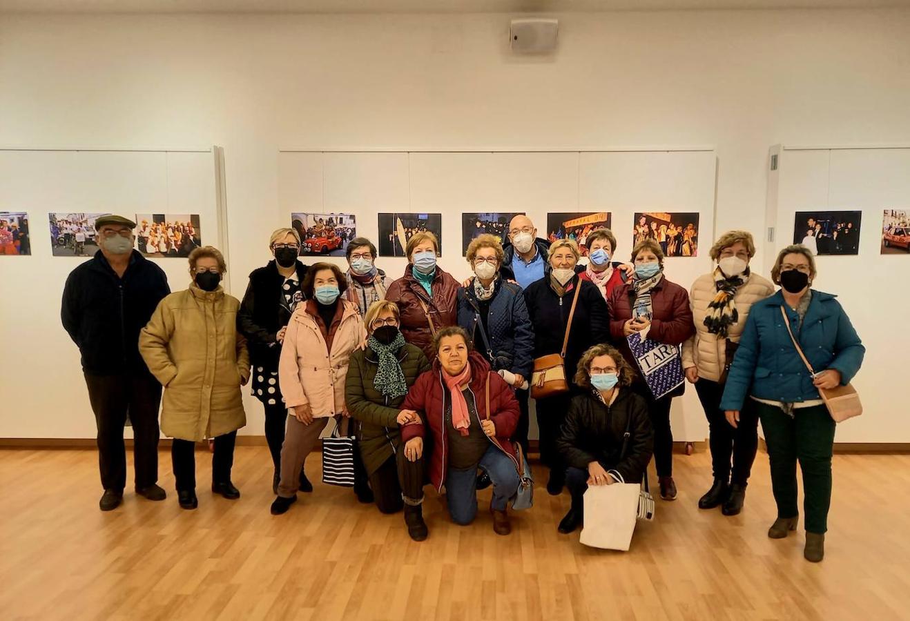 Asistentes a la inauguración de la exposición.