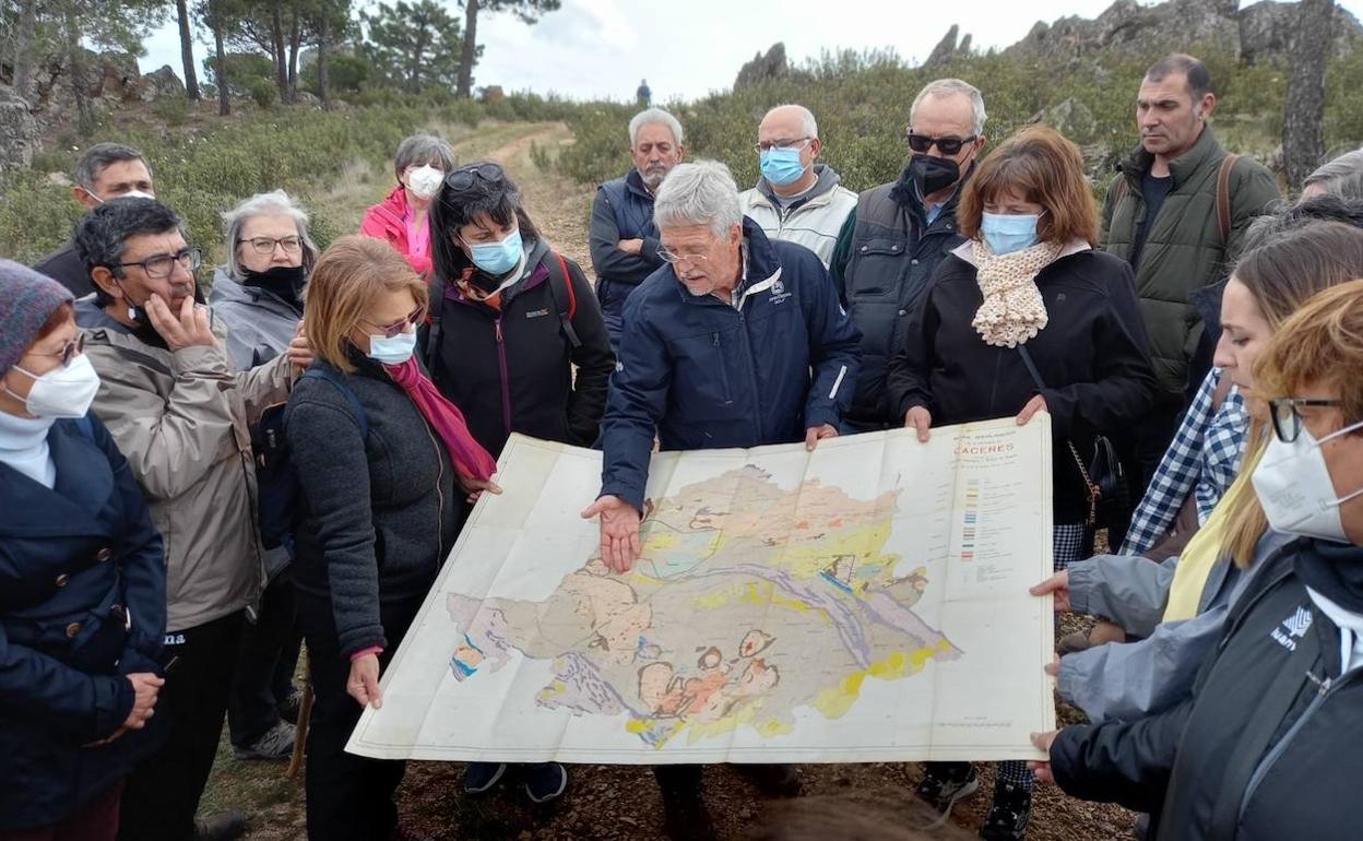 El geólogo Magín Murillo ofreció un viaje geológico guiado por el Geoparque Villuercas-Ibores-Jara