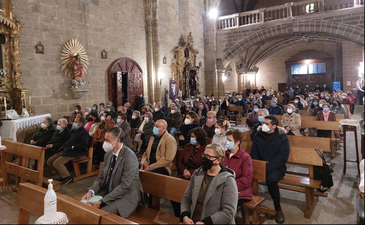 Gran asistencia a los actos del Viernes de Dolores. 