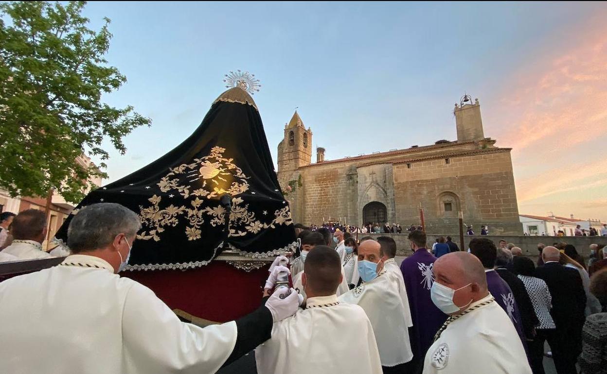 Llegada de la procesión del Santo Entierro. 