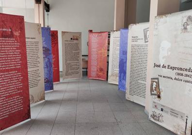 Imagen secundaria 1 - Inauguradas la exposición &#039;José de Espronceda. Voz secreta, dulce canto&#039; y la del Concurso de Marcapáginas