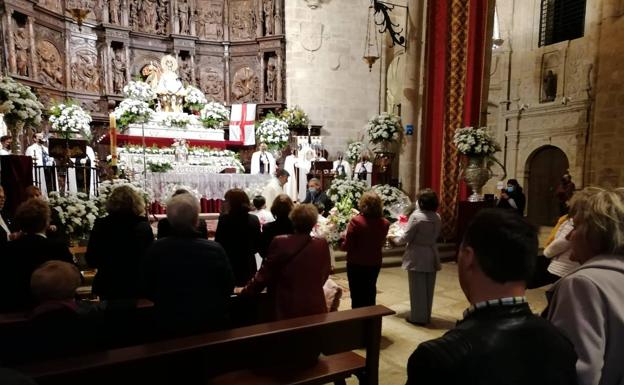 Imagen principal - Celebración de la misa y Guardadores. 