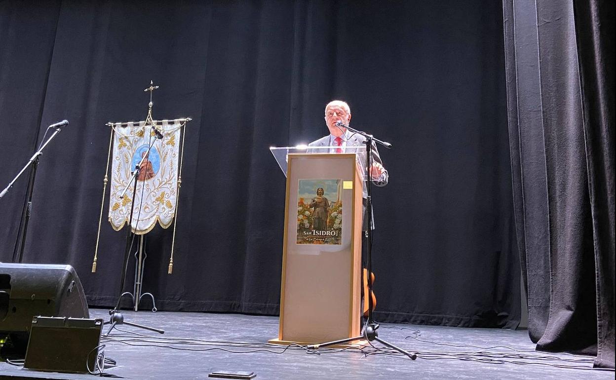 Don Santos Benítez durante el pregón. 
