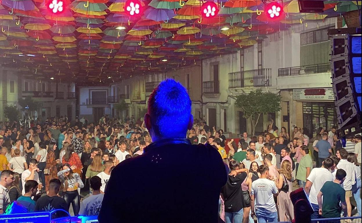 La Plaza Mayor durante la discoteca móvil de ayer viernes. 
