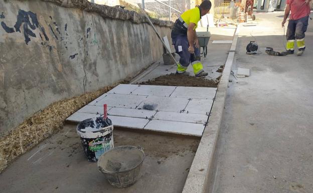 Imagen principal - Comienza la obra del Camino Peatonal de Las Arenas