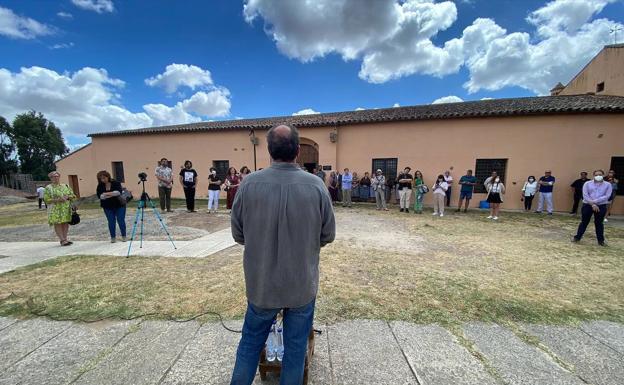Imagen principal - Clausurado el Taller de Gestión de ideas 'De lo analógico a lo digital' en el Museo Vostell Malpartida