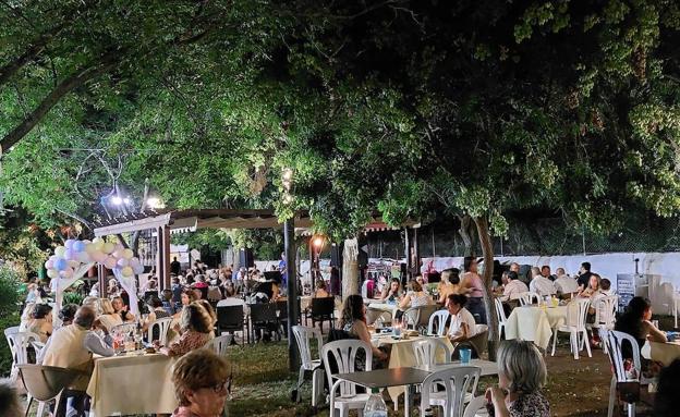 Imagen principal - Éxito de asistencia en la séptima edición de la Cena de Colores