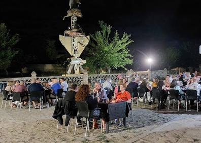 Imagen secundaria 1 - Éxito de asistencia en la séptima edición de la Cena de Colores