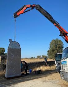Imagen secundaria 2 - El Ayuntamiento instala un tótem de señalización del Monumento Natural Los Barruecos