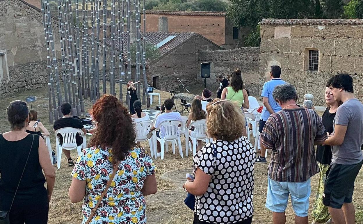 El Museo Vostell brilló bajo la luna llena durante el festival Plena Moon
