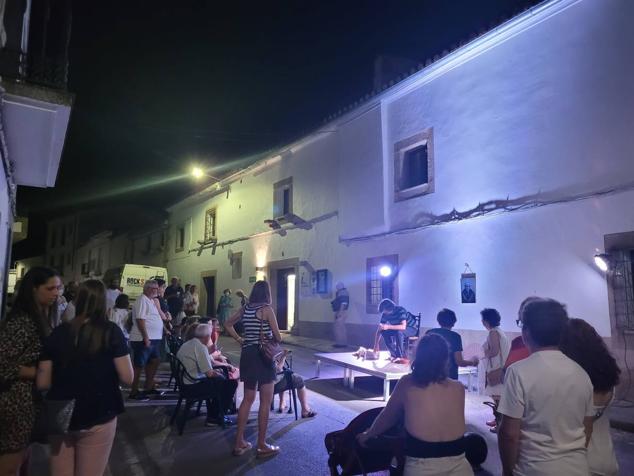 Gran ambiente en la Plaza Mayor durante la Noche del Emprendimiento. 