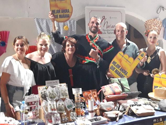 Gran ambiente en la Plaza Mayor durante la Noche del Emprendimiento. 