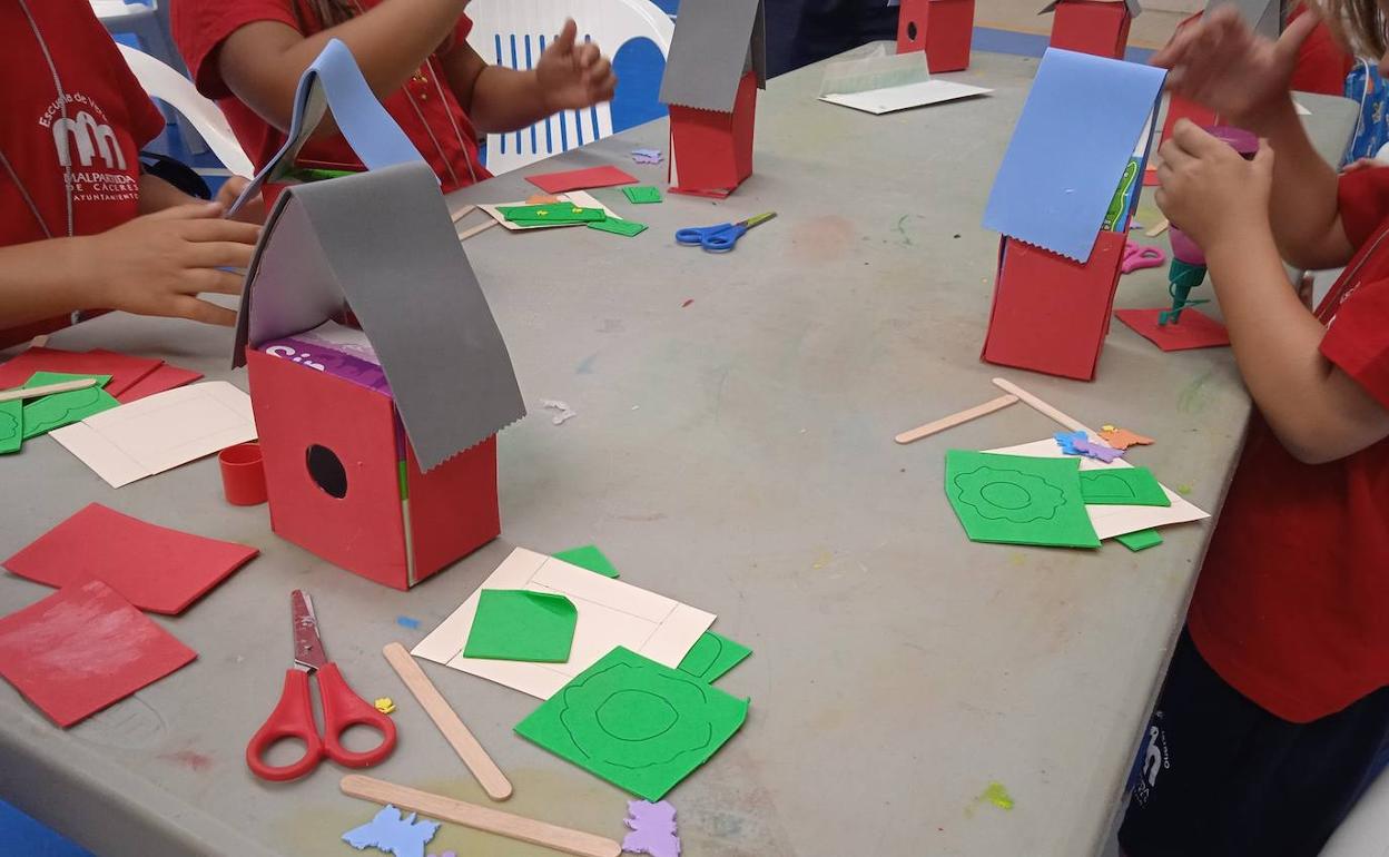 Los niños de 'La Tirolina' participan en varios talleres de educación ambiental
