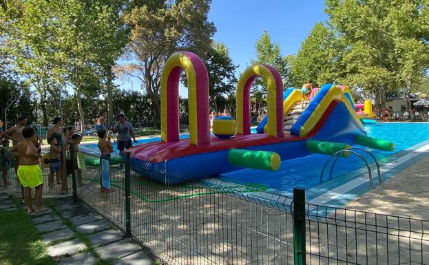 Imagen principal - Los más pequeños disfrutaron con la celebración del Día del Niño