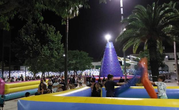 Imagen principal - Los más pequeños disfrutaron con la celebración del Día del Niño