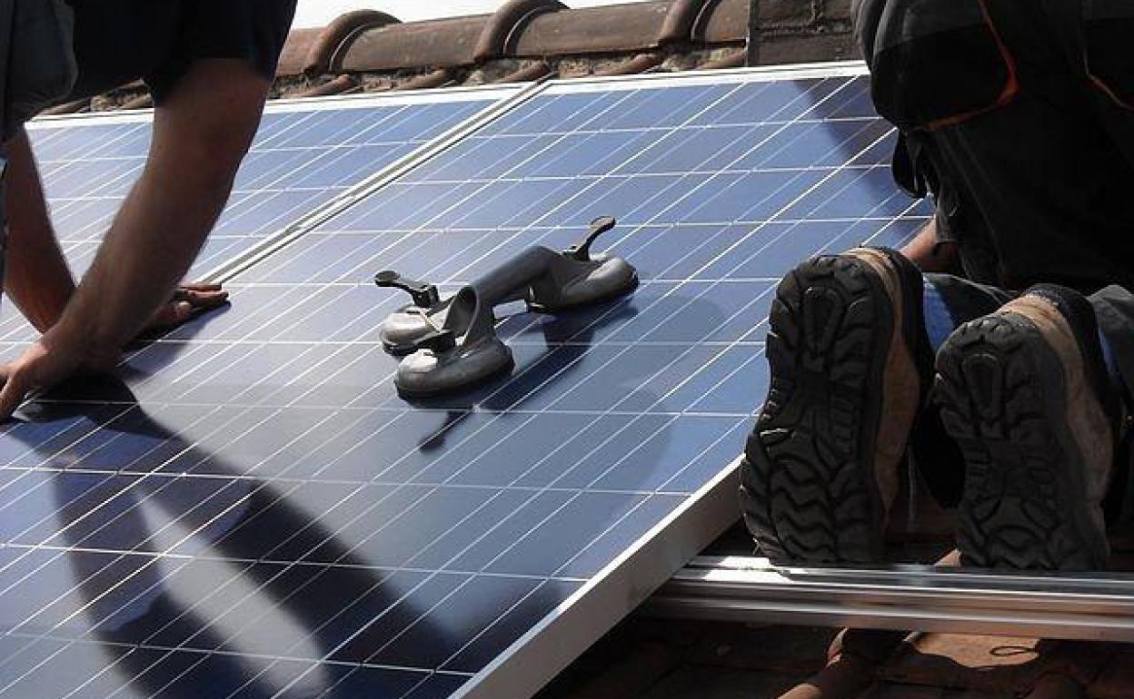 Instalación de la nueva planta fotovoltaica. 
