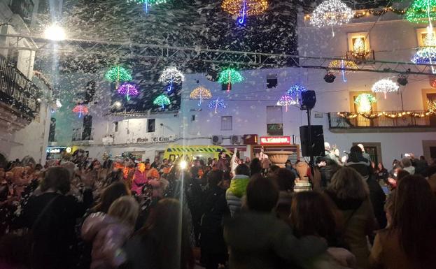 Imagen principal - Malpartida de Cáceres se ilumina de Navidad