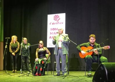 Imagen secundaria 1 - Éxito de asistencia al Festival de Navidad de Cáritas Parroquial Malpartida