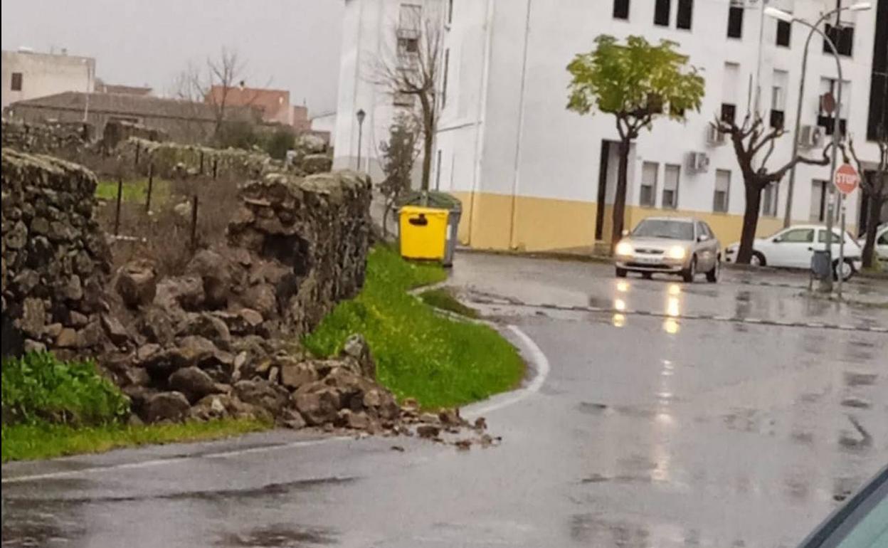 Un muro derrumbado. 