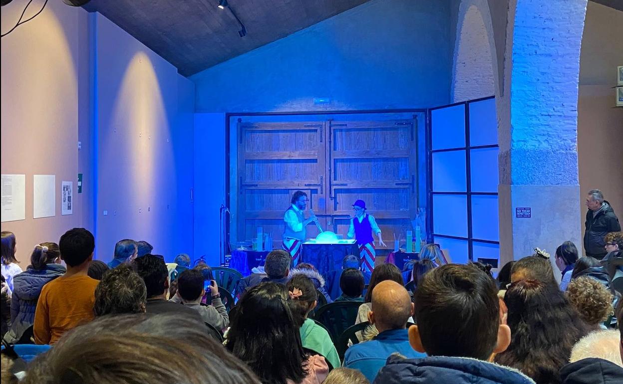 Los pequeños disfrutaron en el Museo Vostell con 'Burbujas con arte'