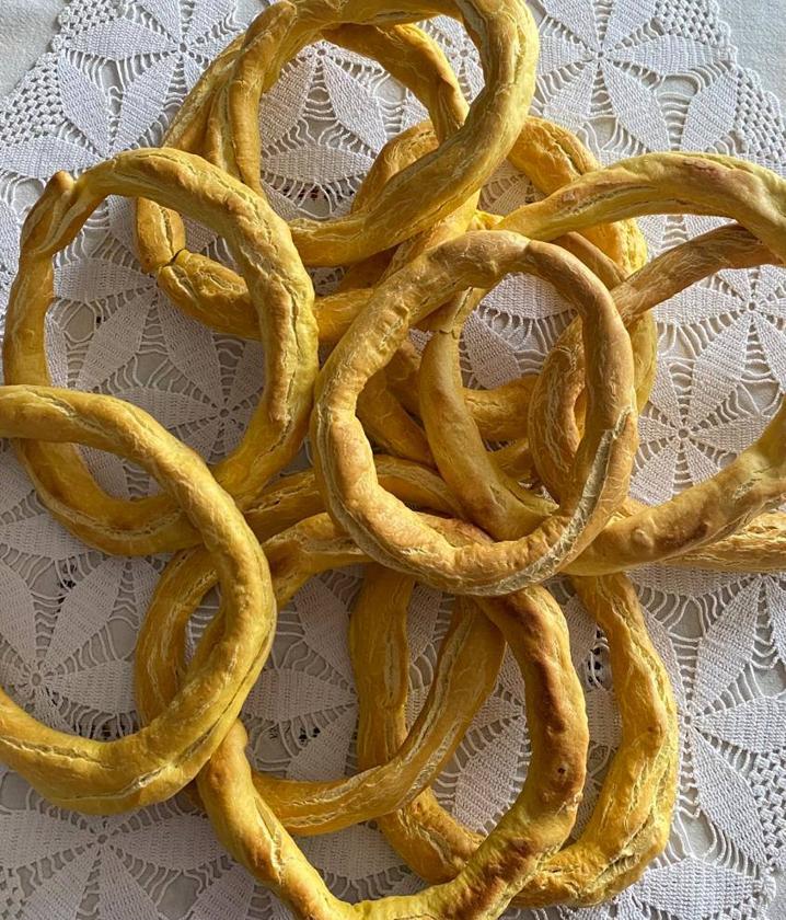 Malpartida sigue su tradición de las 'Roscas de huevo' o 'Roscas del calvario'