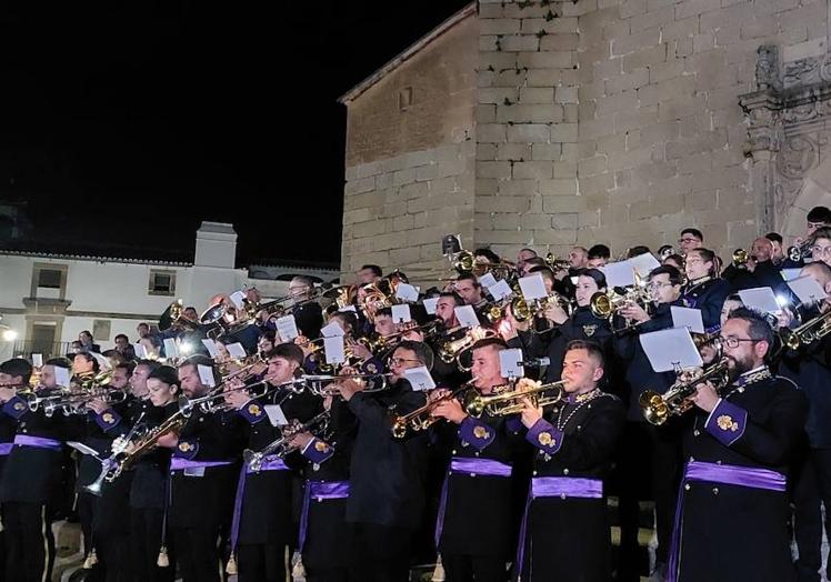 Imagen principal - El pregón y el III Certamen 'Música y Pasión' inauguran la Semana Santa de Malpartida de Cáceres