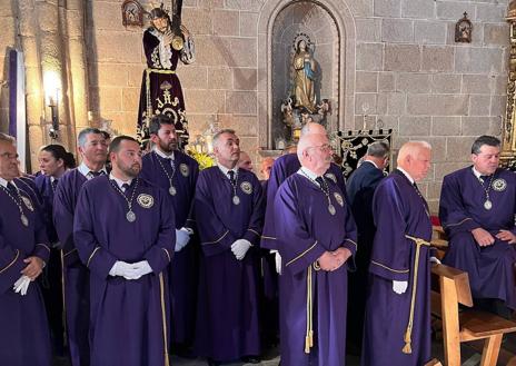 Imagen secundaria 1 - Fervor y recogimiento en el Jueves Santo de Malpartida de Cáceres