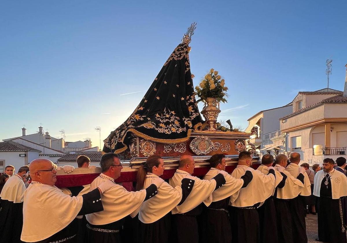 Fervor y recogimiento en el Jueves Santo de Malpartida de Cáceres