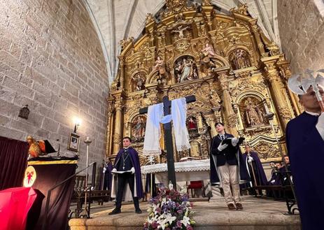 Imagen secundaria 1 - Malpartida de Cáceres conmemoró con varios actos el Viernes Santo