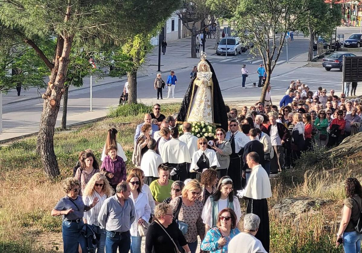 La Virgen de la Soledad de camino a su ermita.