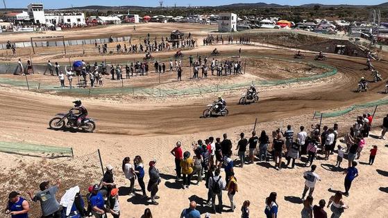 Malpartida disfruta de un fantástico fin de semana de motocross