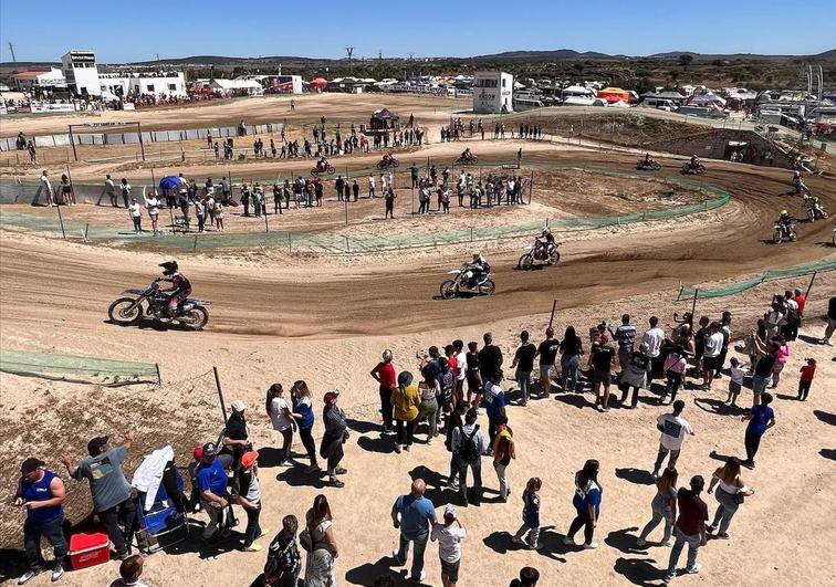 Malpartida disfruta de un fantástico fin de semana de motocross