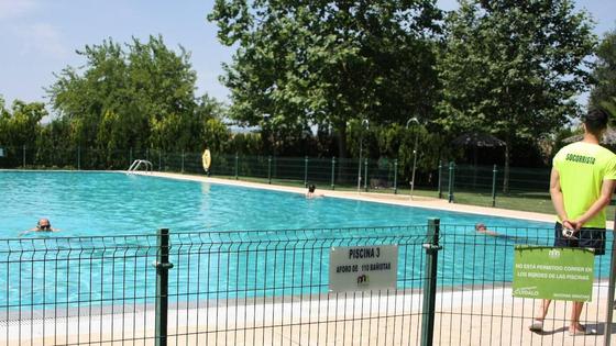 Expuesta la lista provisional para los puestos de la piscina municipal