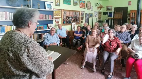 El 'Café Lector' del Club La Paz puso fin a las actividades del Día del Libro