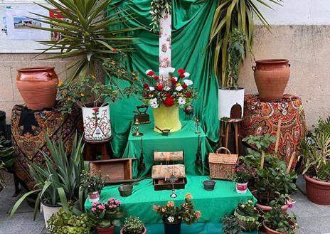 Imagen secundaria 1 - La Ronda Muñoz Torrero gana la Cruz de Mayo
