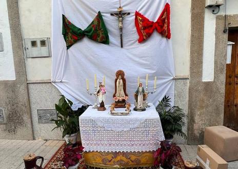 Imagen secundaria 1 - La Ronda Muñoz Torrero gana la Cruz de Mayo